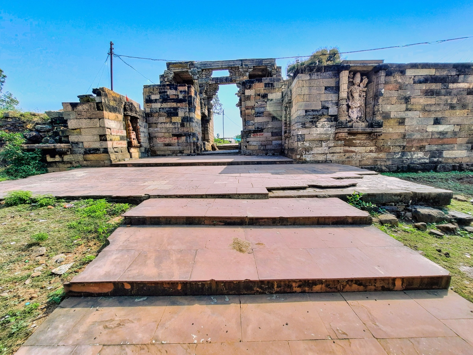 The Omkareshwar temple on Mandhata island in the Narmada